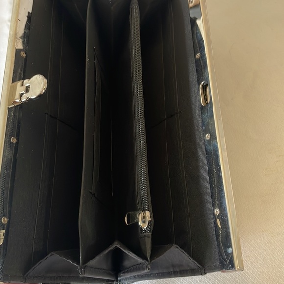 Wrist clutch! Black & Silver - Picture 5 of 5